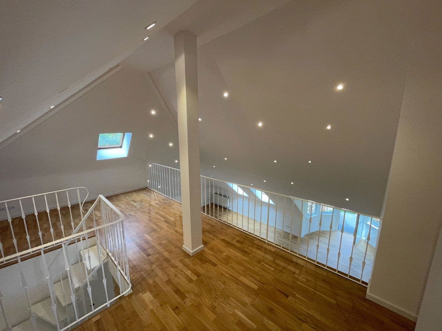 Prenájom bytu 4-izbový 193 m², Bergstraße 16, Carlsberg, Porýnie-Falcko Prenájom bytu 4-izbový 193 m², Bergstraße 16, Carlsberg, Porýnie-Falcko