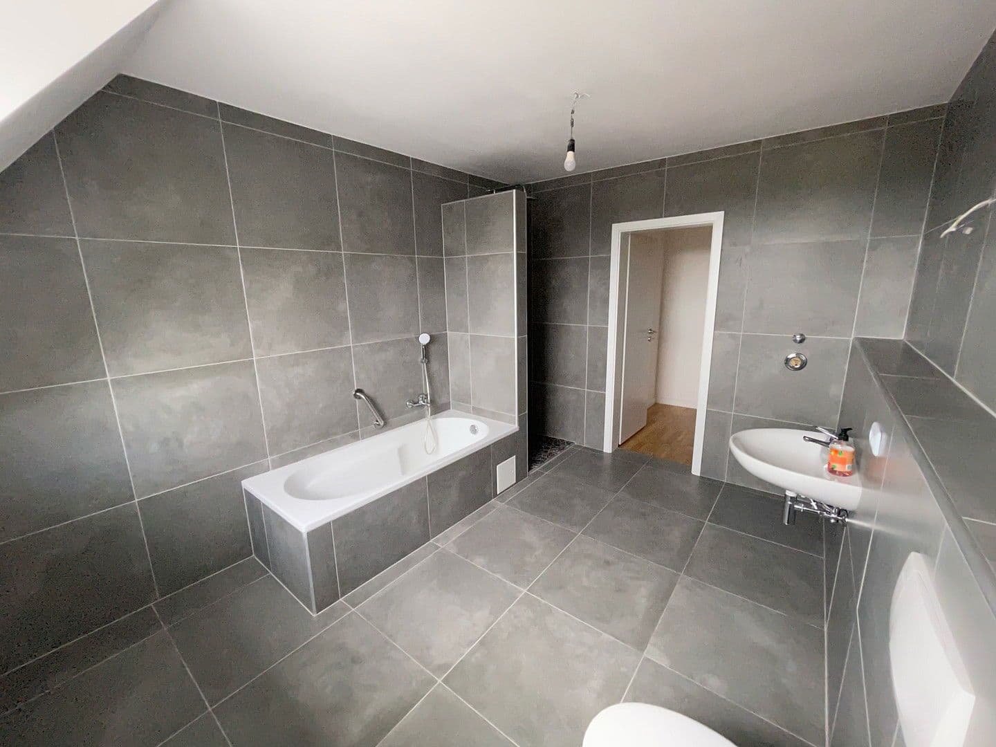 Prenájom bytu 4-izbový 193 m², Bergstraße 16, Carlsberg, Porýnie-Falcko Prenájom bytu 4-izbový 193 m², Bergstraße 16, Carlsberg, Porýnie-Falcko