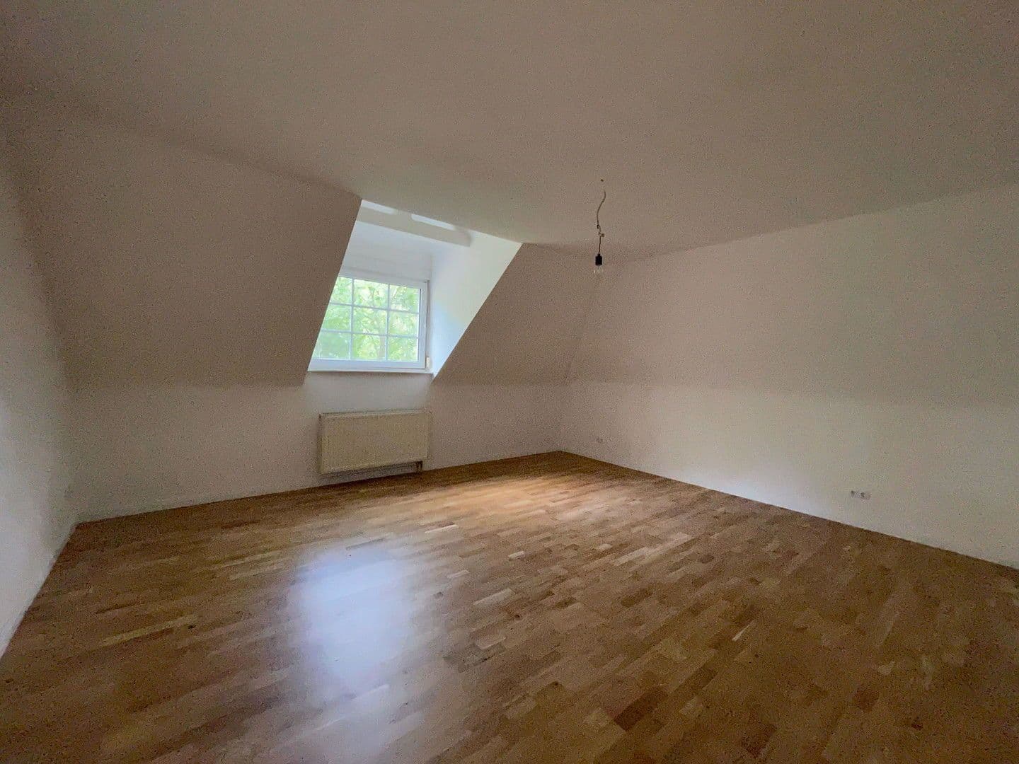 Prenájom bytu 4-izbový 193 m², Bergstraße 16, Carlsberg, Porýnie-Falcko Prenájom bytu 4-izbový 193 m², Bergstraße 16, Carlsberg, Porýnie-Falcko