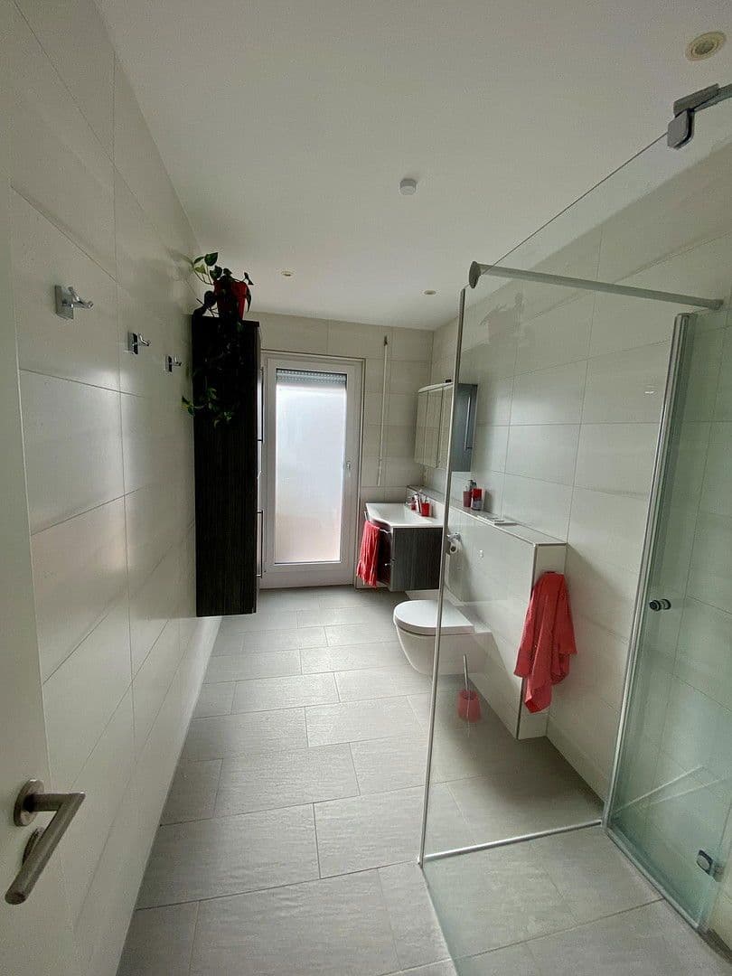 Prenájom bytu 4-izbový 120 m², Heilbronn, Bádensko-Wurttembersko Prenájom bytu 4-izbový 120 m², Heilbronn, Bádensko-Wurttembersko