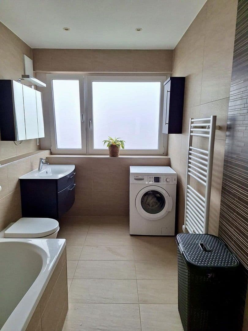 Prenájom bytu 4-izbový 120 m², Heilbronn, Bádensko-Wurttembersko Prenájom bytu 4-izbový 120 m², Heilbronn, Bádensko-Wurttembersko