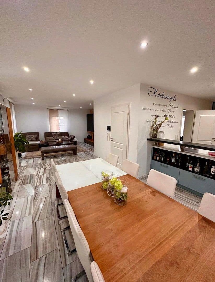 Predaj domu 170 m², pozemek 617 m², Erlangen, Bavorsko Predaj domu 170 m², pozemek 617 m², Erlangen, Bavorsko