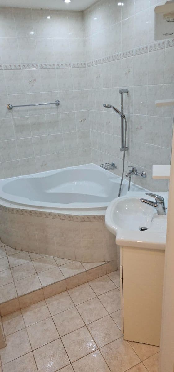 Predaj bytu 3-izbový 77 m², Ečerova, Brno, Jihomoravský kraj Predaj bytu 3-izbový 77 m², Ečerova, Brno, Jihomoravský kraj