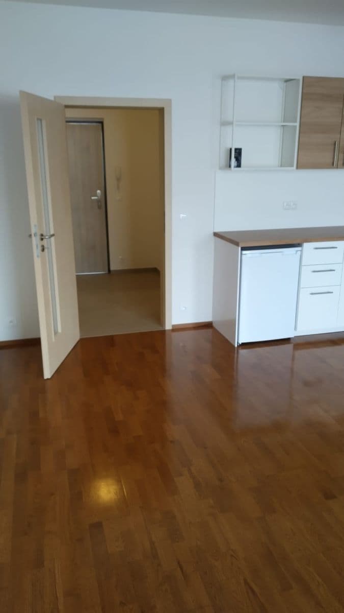 Prenájom bytu 1-izbový 34 m², Waltariho, Praha, Praha Prenájom bytu 1-izbový 34 m², Waltariho, Praha, Praha