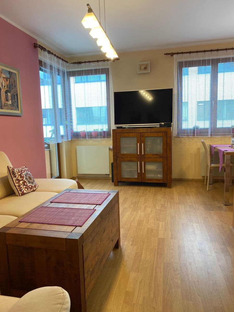 Prenájom bytu 3-izbový 80 m², Hanusova, Praha, Praha Prenájom bytu 3-izbový 80 m², Hanusova, Praha, Praha