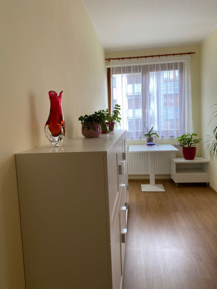 Prenájom bytu 3-izbový 80 m², Hanusova, Praha, Praha Prenájom bytu 3-izbový 80 m², Hanusova, Praha, Praha