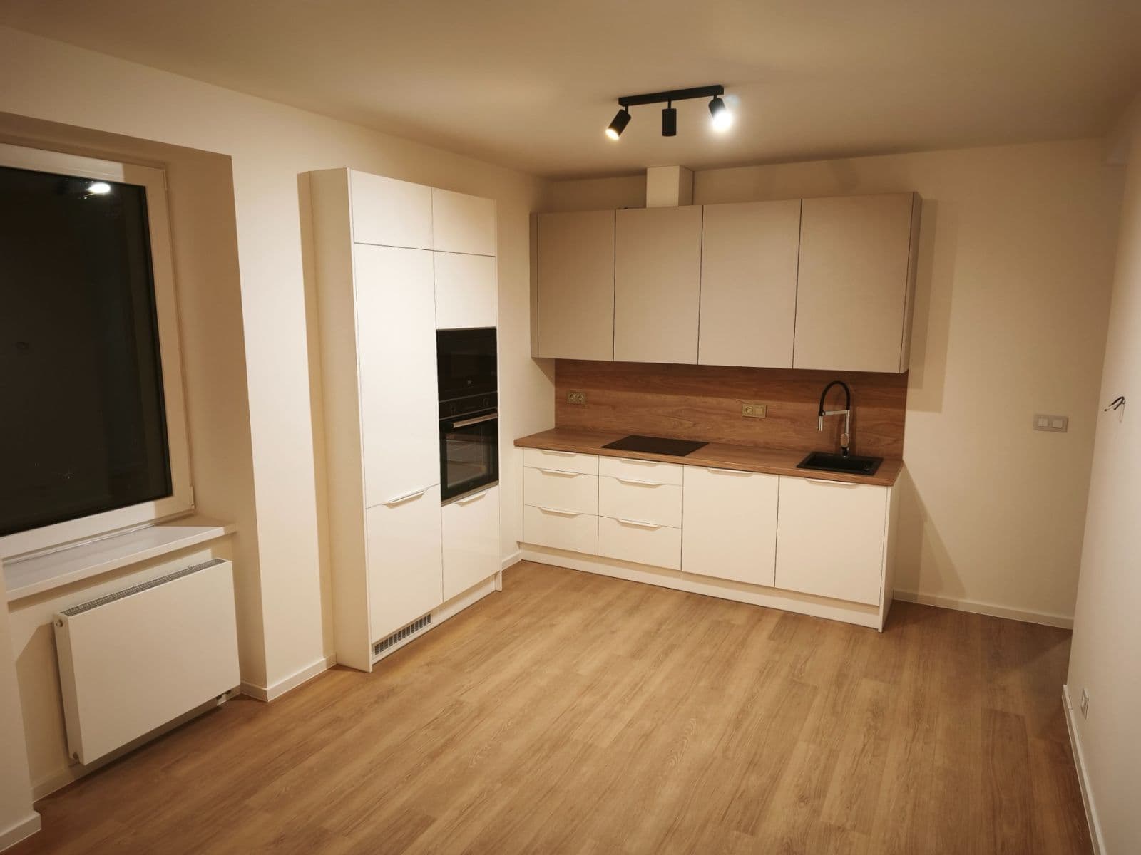 Prenájom bytu 3-izbový 61 m², Jižní, Jablonec nad Nisou, Liberecký kraj Prenájom bytu 3-izbový 61 m², Jižní, Jablonec nad Nisou, Liberecký kraj