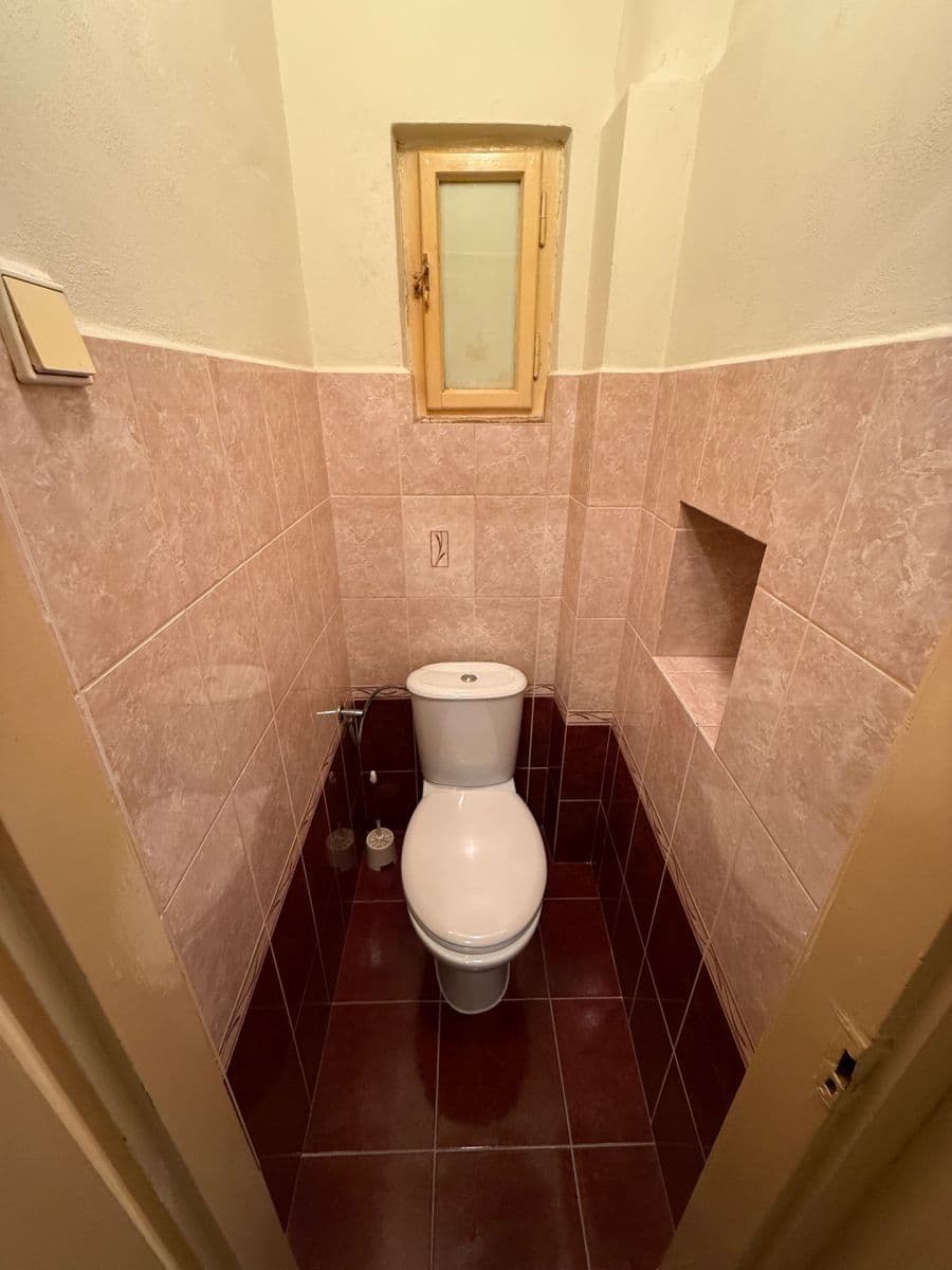 Prenájom bytu 1-izbový 39 m², Francouzská, Praha, Praha Prenájom bytu 1-izbový 39 m², Francouzská, Praha, Praha