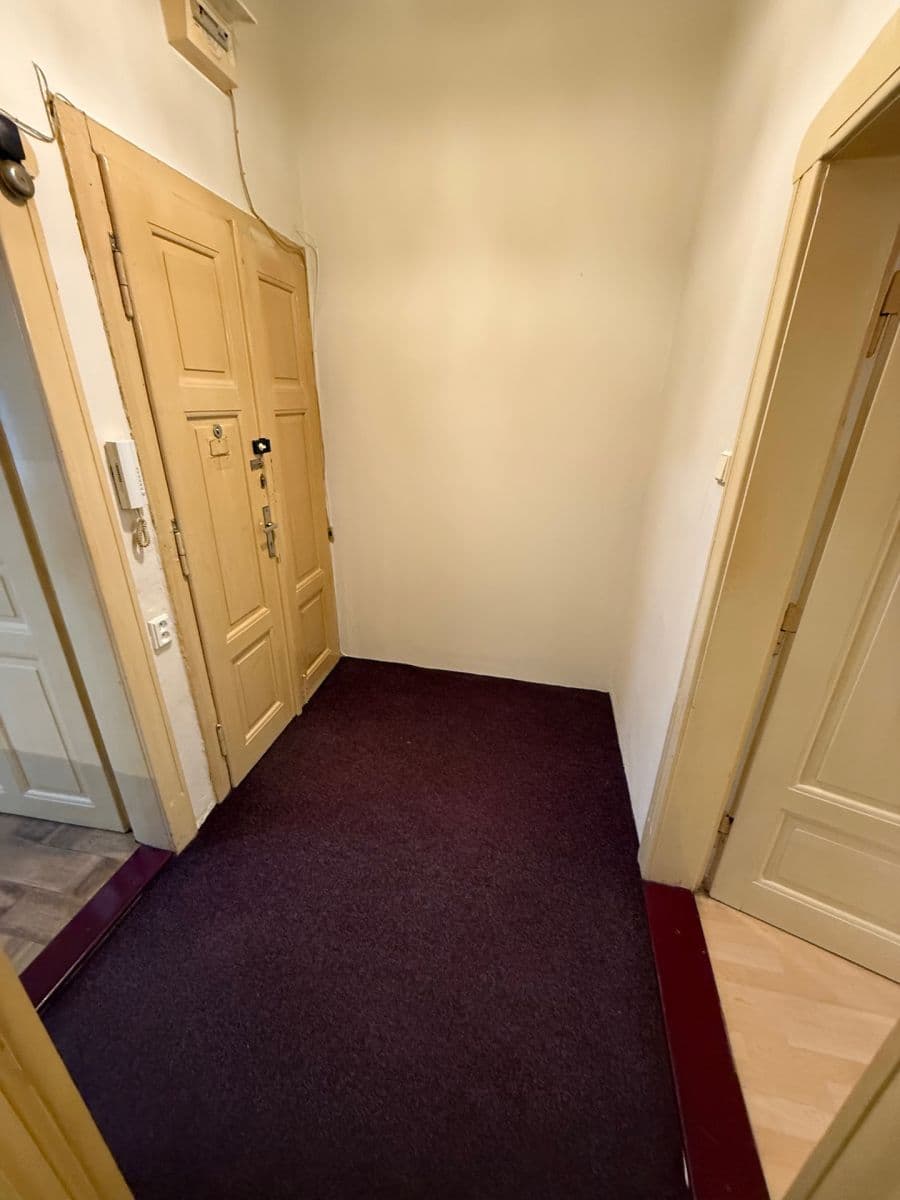 Prenájom bytu 1-izbový 39 m², Francouzská, Praha, Praha Prenájom bytu 1-izbový 39 m², Francouzská, Praha, Praha