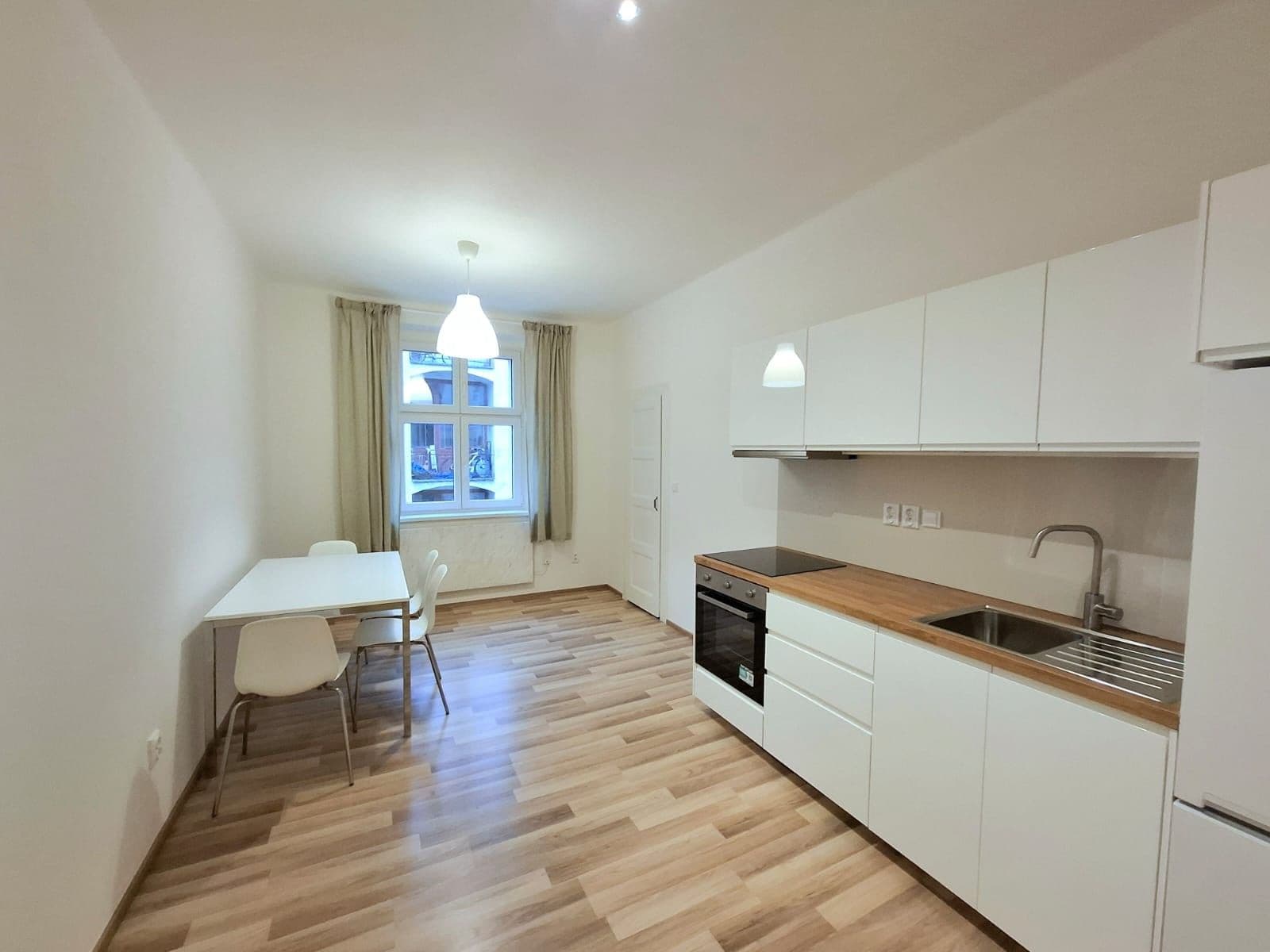 Prenájom bytu 2-izbový 47 m², Na Žertvách, Praha, Praha Prenájom bytu 2-izbový 47 m², Na Žertvách, Praha, Praha