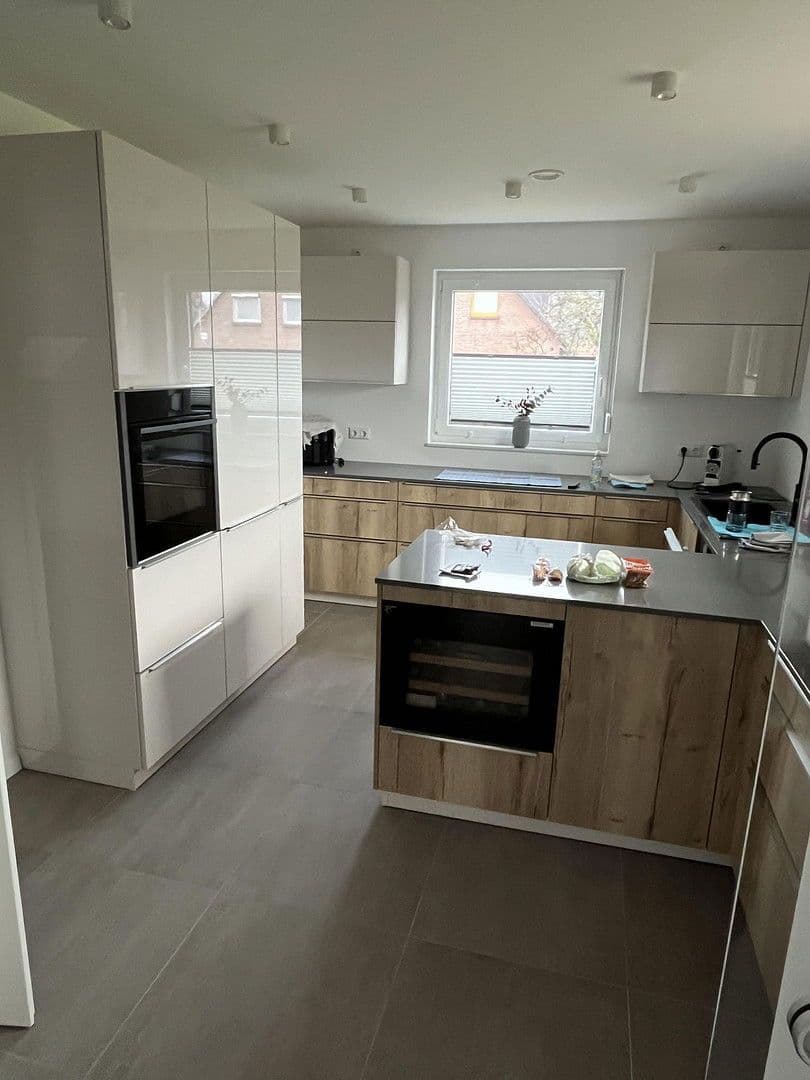 Prenájom domu 146 m², pozemek 750 m², Lübeck, Šlezvicko-Holštajnsko Prenájom domu 146 m², pozemek 750 m², Lübeck, Šlezvicko-Holštajnsko