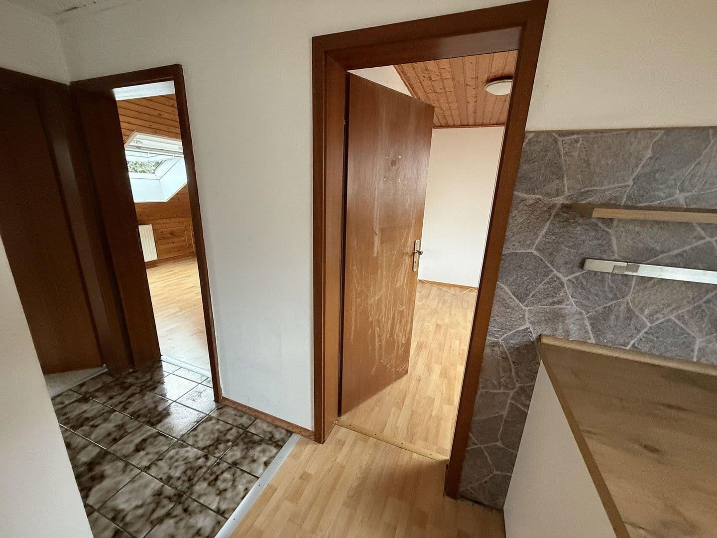 Prenájom bytu 3-izbový 47 m², Am Kronenburger Hof 15, Dossenheim, Bádensko-Wurttembersko Prenájom bytu 3-izbový 47 m², Am Kronenburger Hof 15, Dossenheim, Bádensko-Wurttembersko