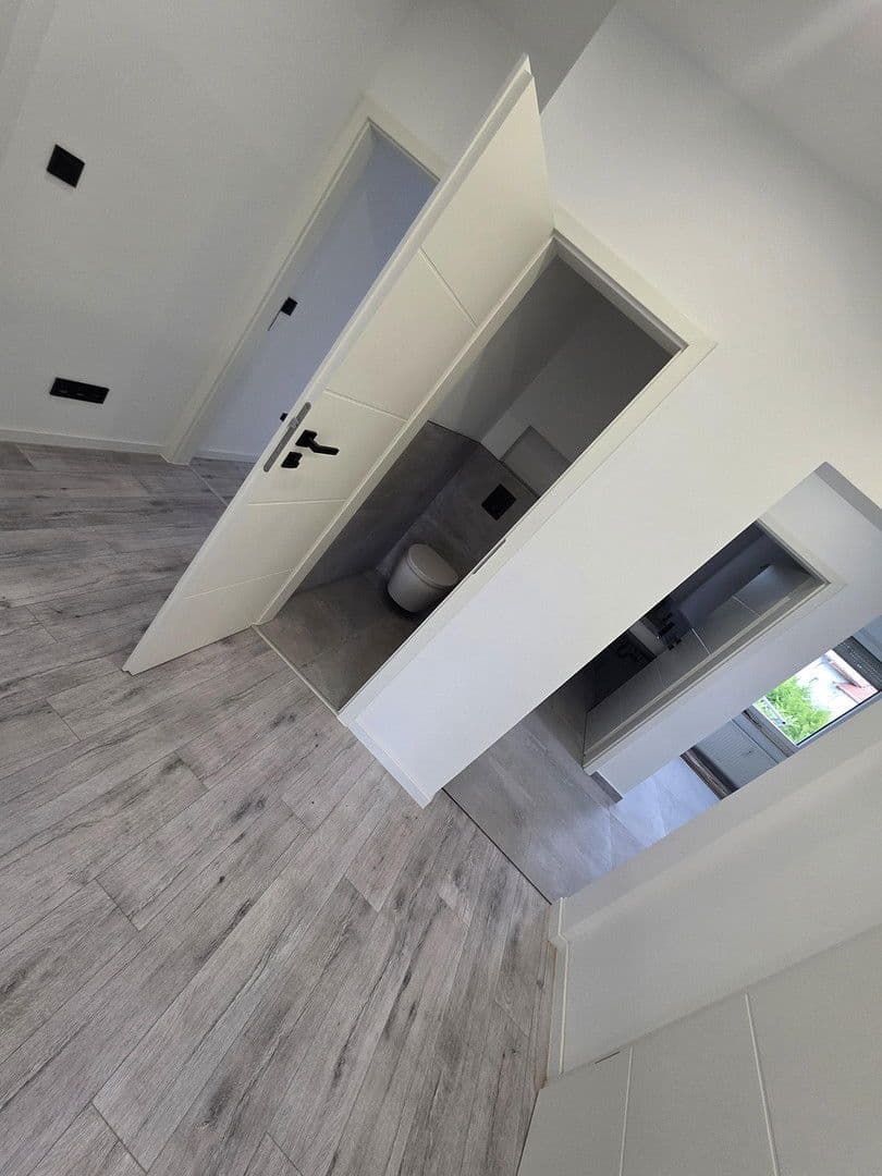 Prenájom bytu 4-izbový 100 m², Obereisesheimerstraße 21, Heilbronn Neckargartach, Bádensko-Wurttembersko Prenájom bytu 4-izbový 100 m², Obereisesheimerstraße 21, Heilbronn Neckargartach, Bádensko-Wurttembersko