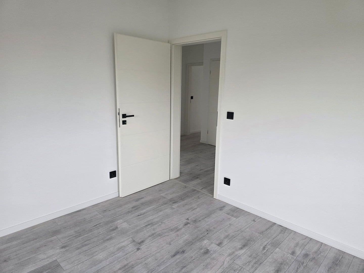 Prenájom bytu 4-izbový 100 m², Obereisesheimerstraße 21, Heilbronn Neckargartach, Bádensko-Wurttembersko Prenájom bytu 4-izbový 100 m², Obereisesheimerstraße 21, Heilbronn Neckargartach, Bádensko-Wurttembersko