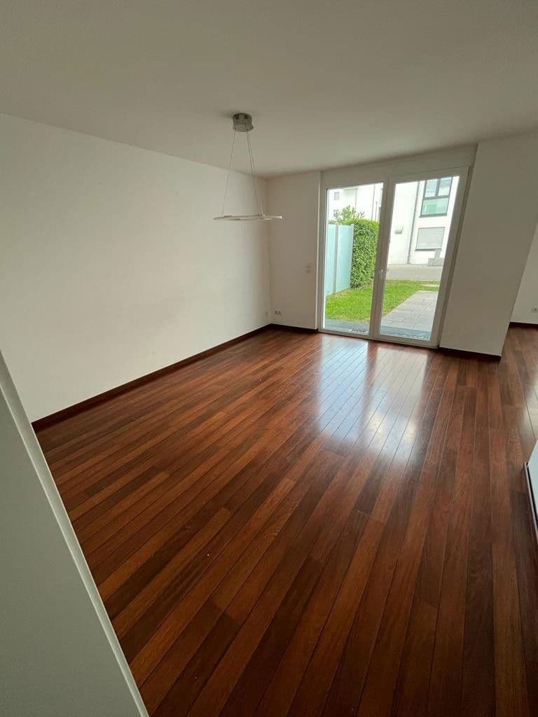 Prenájom domu 149 m², pozemek 220 m², Vogelbeergweg 4, Ehningen, Bádensko-Wurttembersko Prenájom domu 149 m², pozemek 220 m², Vogelbeergweg 4, Ehningen, Bádensko-Wurttembersko