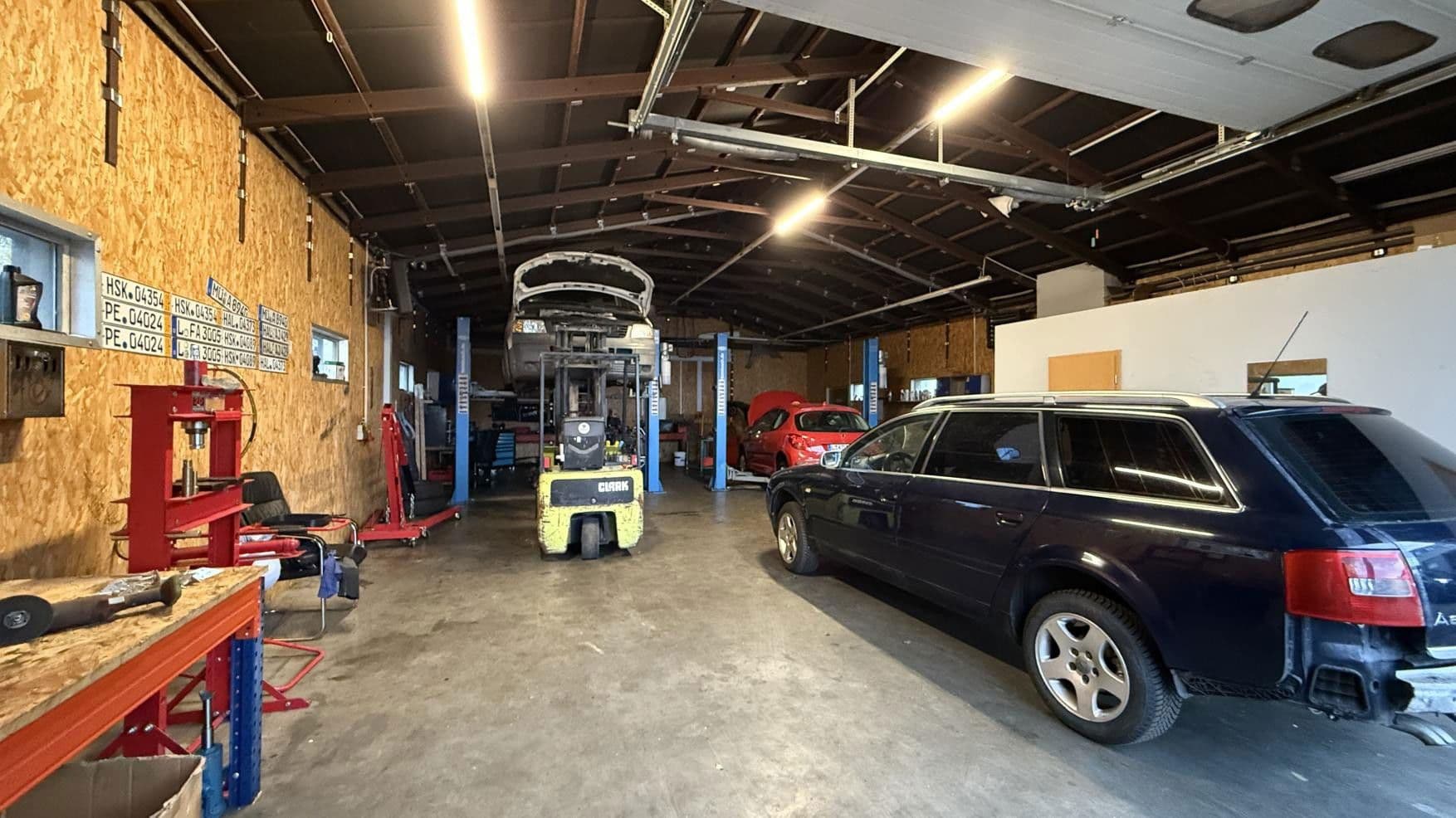 Predaj nebytového priestoru 1.582 m², Hilchenbacherstrasse 15, Krostitz, Sasko Predaj nebytového priestoru 1.582 m², Hilchenbacherstrasse 15, Krostitz, Sasko