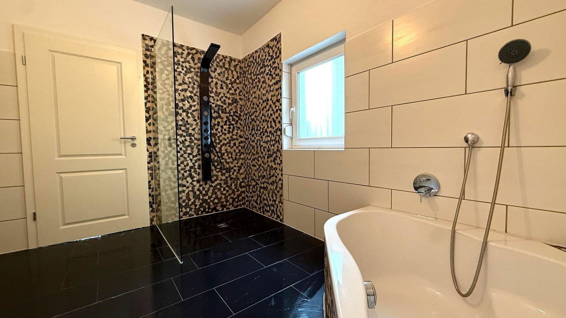 Predaj domu 220 m², pozemek 421 m², Im grünen Winkel 2, Landau, Porýnie-Falcko Predaj domu 220 m², pozemek 421 m², Im grünen Winkel 2, Landau, Porýnie-Falcko