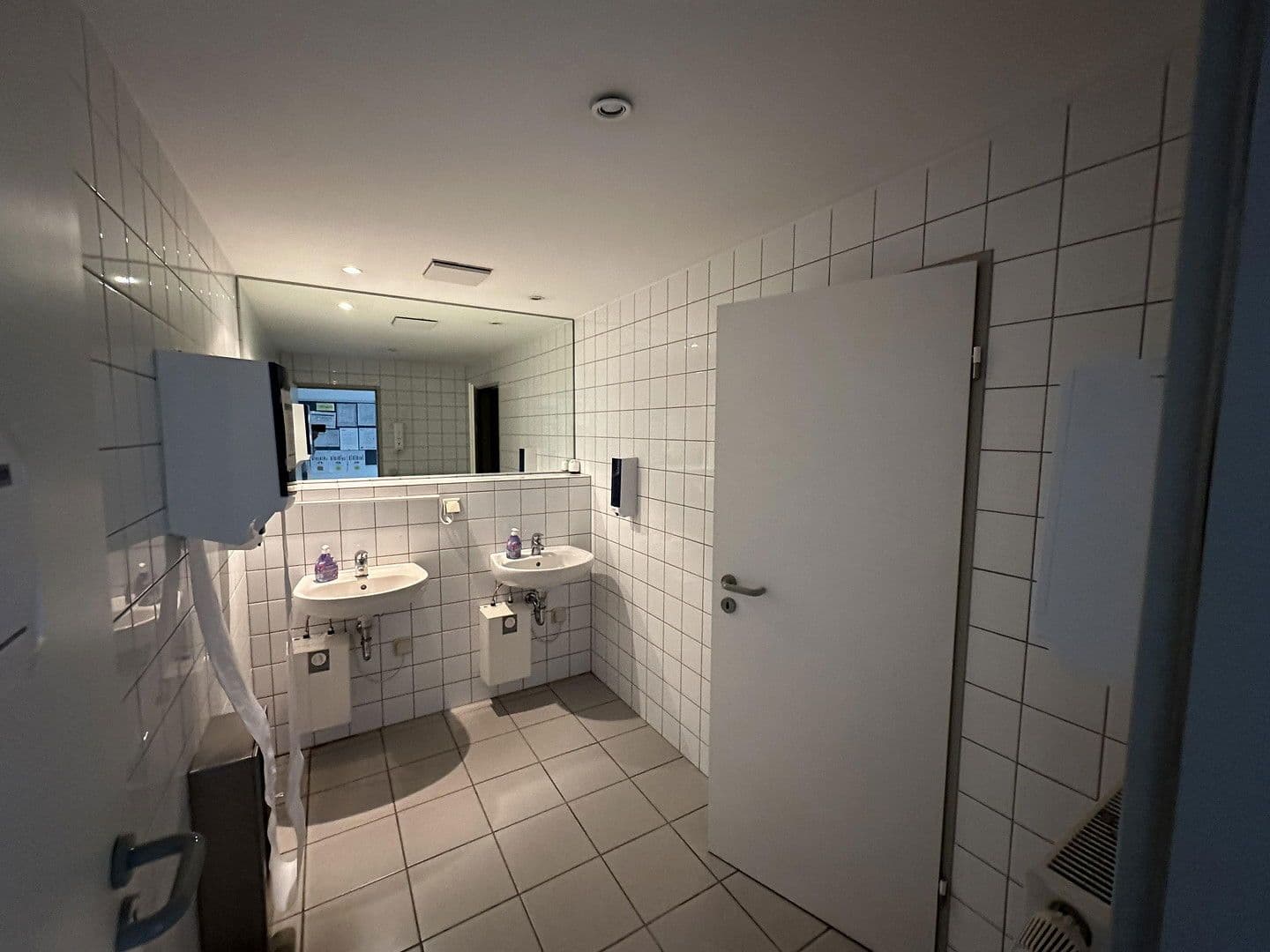 Prenájom kancelárie 500 m², Graf-Zeppelin-Str 8, Köln, Severné Porýnie - Westfálsko Prenájom kancelárie 500 m², Graf-Zeppelin-Str 8, Köln, Severné Porýnie - Westfálsko