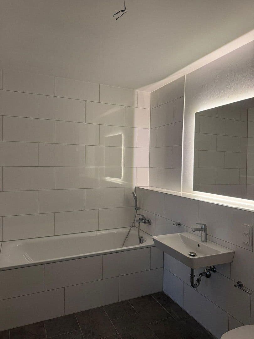 Prenájom bytu 3-izbový 90 m², Locherstraße 23, Solingen, Severné Porýnie - Westfálsko Prenájom bytu 3-izbový 90 m², Locherstraße 23, Solingen, Severné Porýnie - Westfálsko