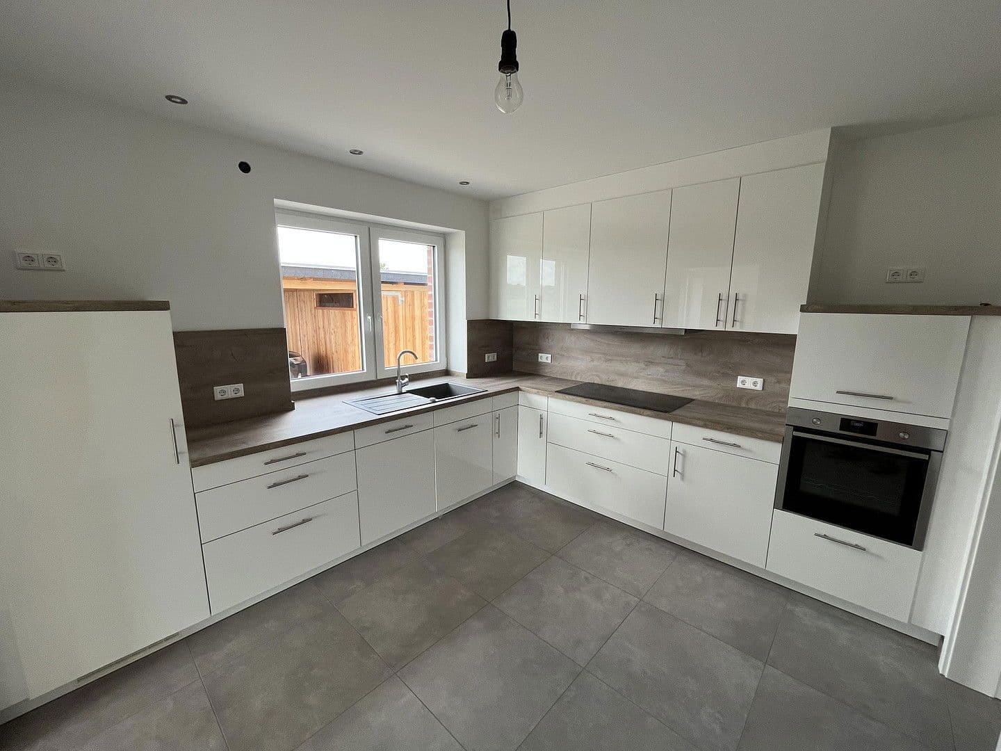 Prenájom domu 134 m², pozemek 750 m², Krümser Str. 99 b, Drage, Dolné Sasko Prenájom domu 134 m², pozemek 750 m², Krümser Str. 99 b, Drage, Dolné Sasko