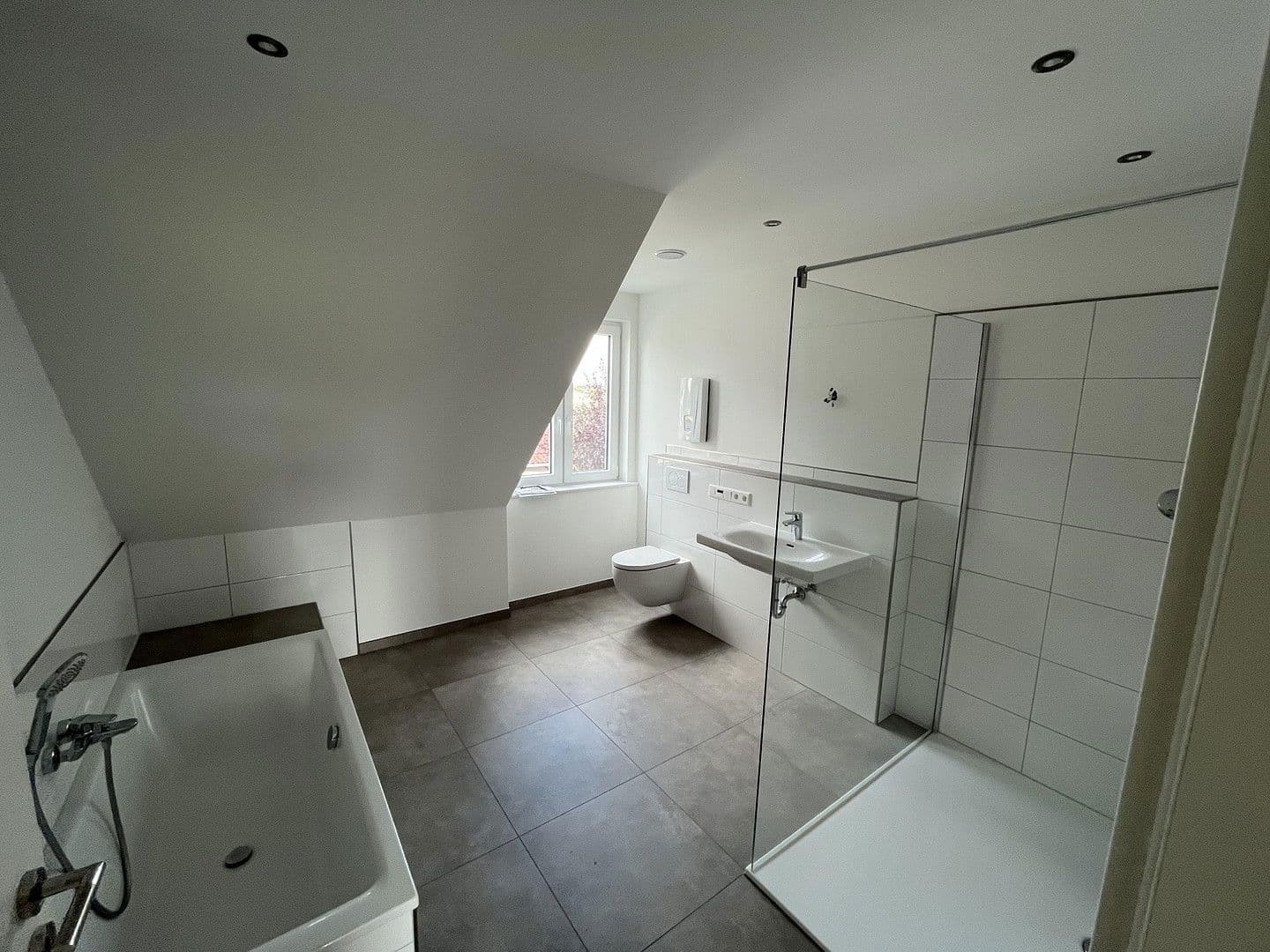 Prenájom domu 134 m², pozemek 750 m², Krümser Str. 99 b, Drage, Dolné Sasko Prenájom domu 134 m², pozemek 750 m², Krümser Str. 99 b, Drage, Dolné Sasko