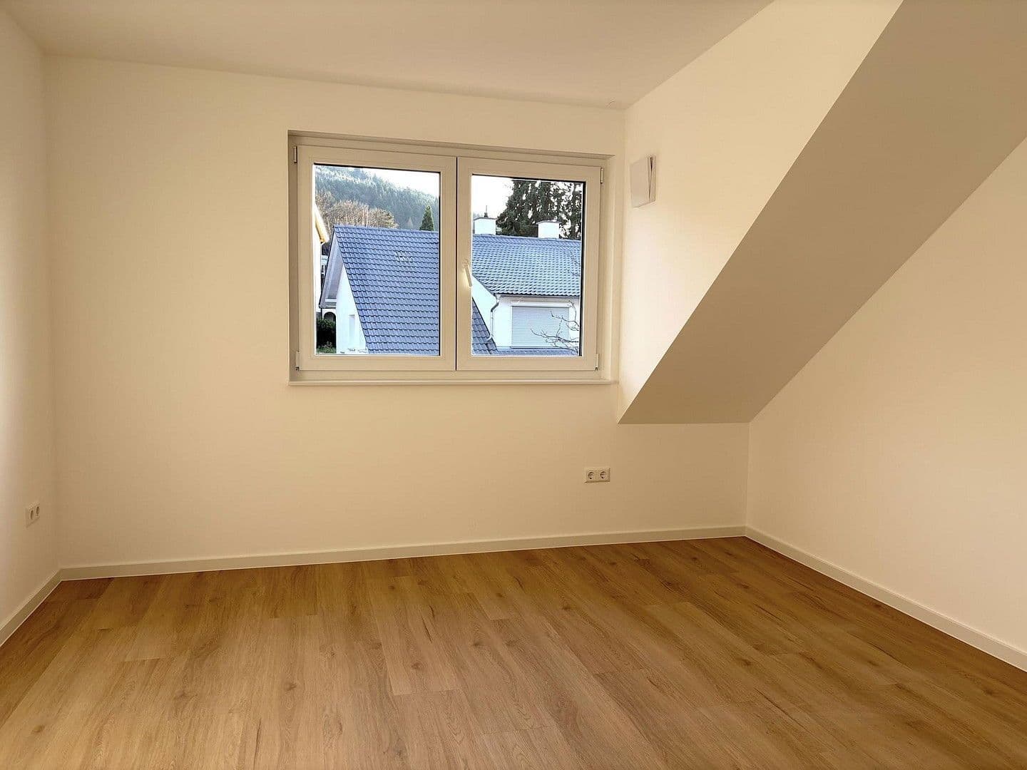 Prenájom bytu 3-izbový 70 m², Mauerbergstr. 83, Baden-Baden, Bádensko-Wurttembersko Prenájom bytu 3-izbový 70 m², Mauerbergstr. 83, Baden-Baden, Bádensko-Wurttembersko