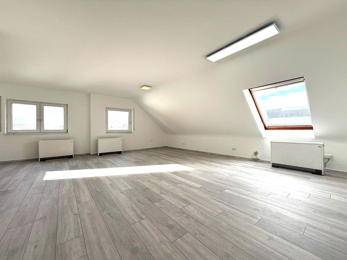 Prenájom bytu 2-izbový 60 m², Fliederstr. 1a, Rheinstetten, Bádensko-Wurttembersko Prenájom bytu 2-izbový 60 m², Fliederstr. 1a, Rheinstetten, Bádensko-Wurttembersko