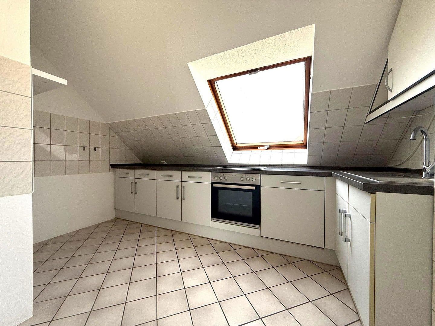 Prenájom bytu 2-izbový 60 m², Fliederstr. 1a, Rheinstetten, Bádensko-Wurttembersko Prenájom bytu 2-izbový 60 m², Fliederstr. 1a, Rheinstetten, Bádensko-Wurttembersko