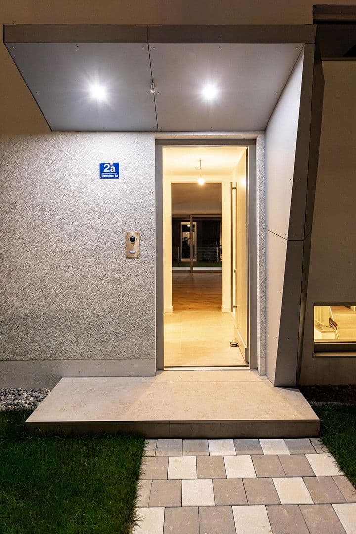 Predaj domu 218 m², pozemek 490 m², Krailling, Bavorsko Predaj domu 218 m², pozemek 490 m², Krailling, Bavorsko