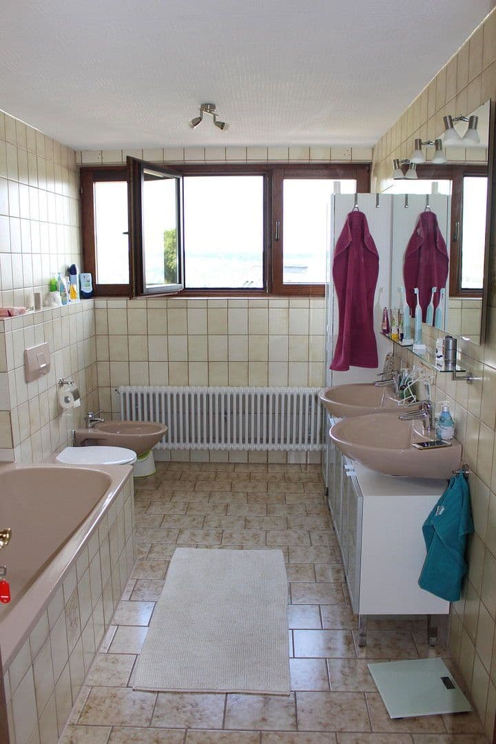 Prenájom domu 230 m², pozemek 470 m², Stuttgart, Bádensko-Wurttembersko Prenájom domu 230 m², pozemek 470 m², Stuttgart, Bádensko-Wurttembersko