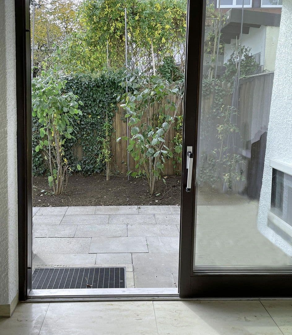 Prenájom domu 130 m², pozemek 359 m², München, Bavorsko Prenájom domu 130 m², pozemek 359 m², München, Bavorsko