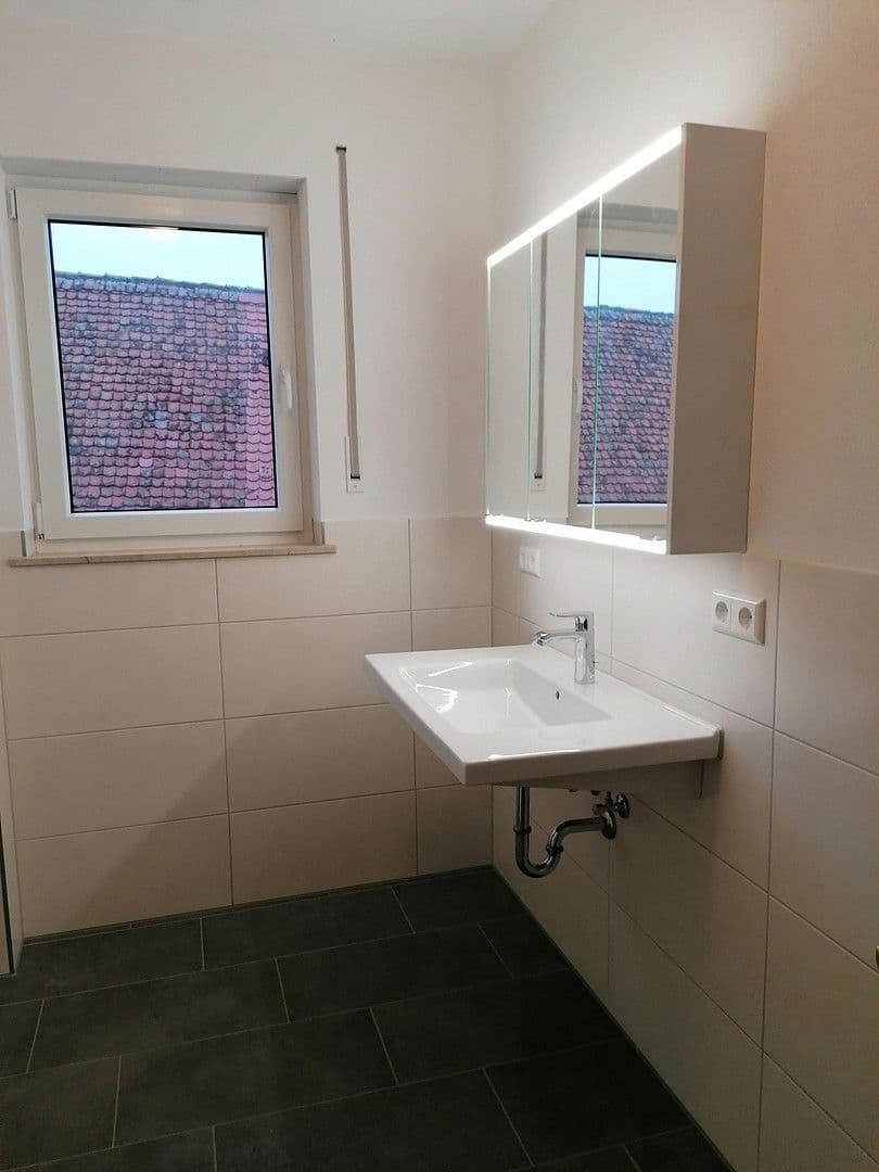 Prenájom bytu 4-izbový 115 m², Adelshofen, Bavorsko Prenájom bytu 4-izbový 115 m², Adelshofen, Bavorsko