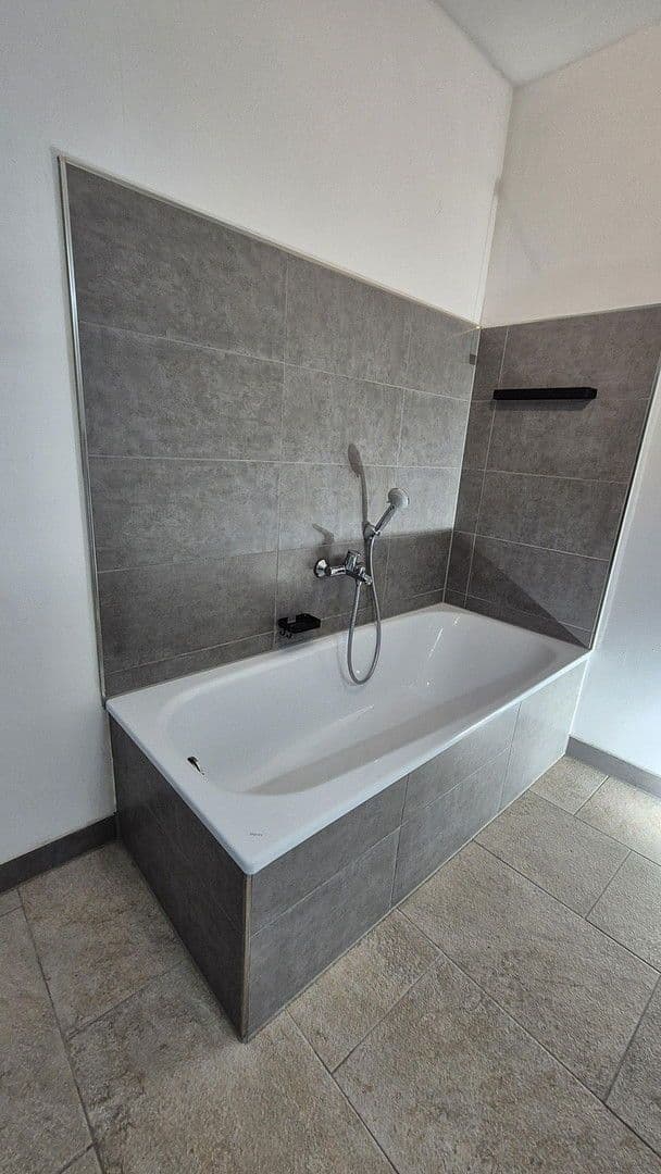 Prenájom bytu 3-izbový 105 m², Worms, Porýnie-Falcko Prenájom bytu 3-izbový 105 m², Worms, Porýnie-Falcko