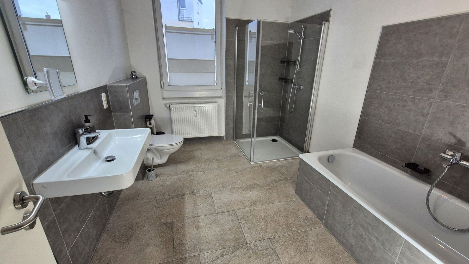 Prenájom bytu 3-izbový 105 m², Worms, Porýnie-Falcko Prenájom bytu 3-izbový 105 m², Worms, Porýnie-Falcko