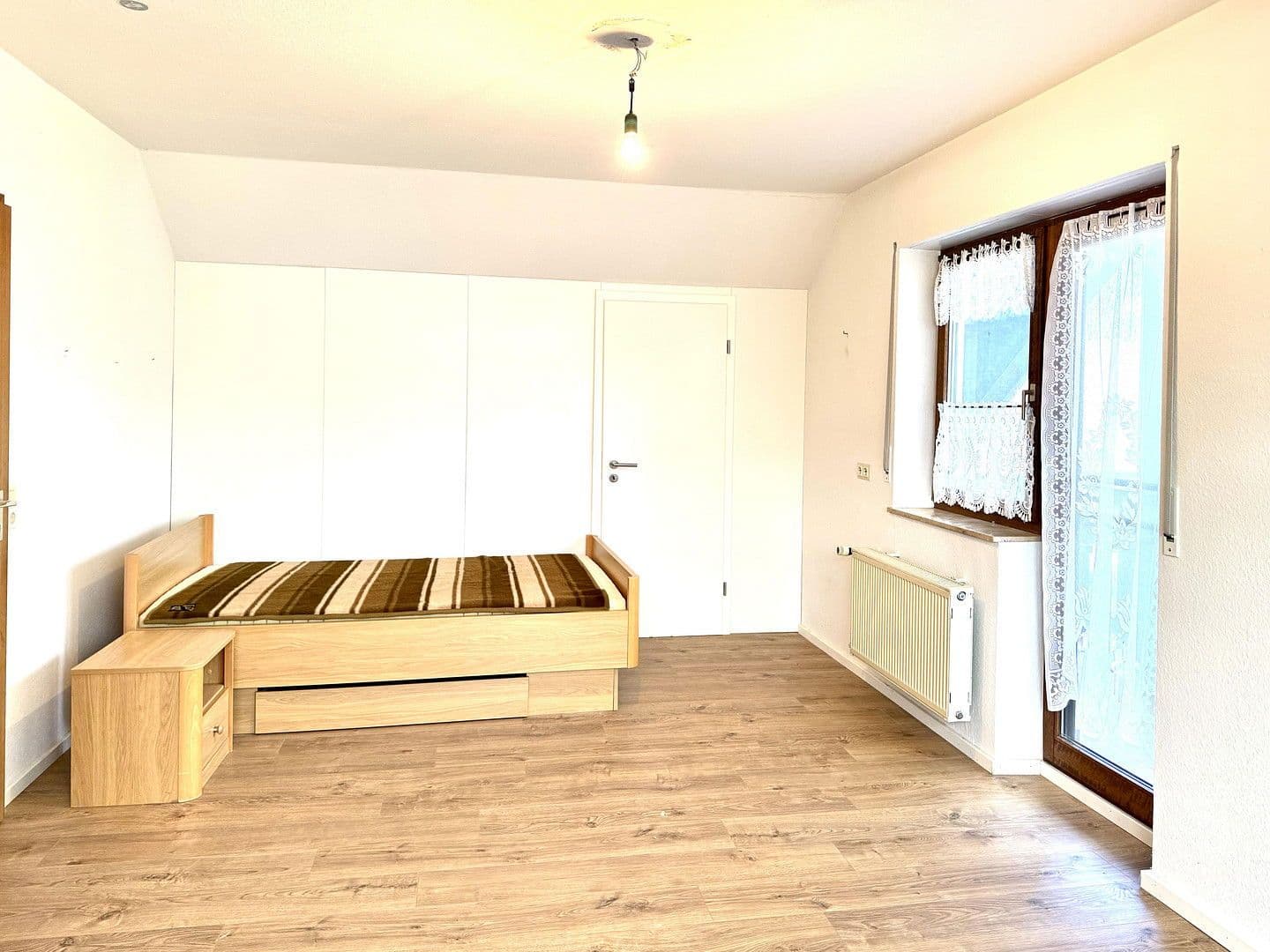 Predaj domu 168 m², pozemek 533 m², Bad Bergzabern, Porýnie-Falcko Predaj domu 168 m², pozemek 533 m², Bad Bergzabern, Porýnie-Falcko