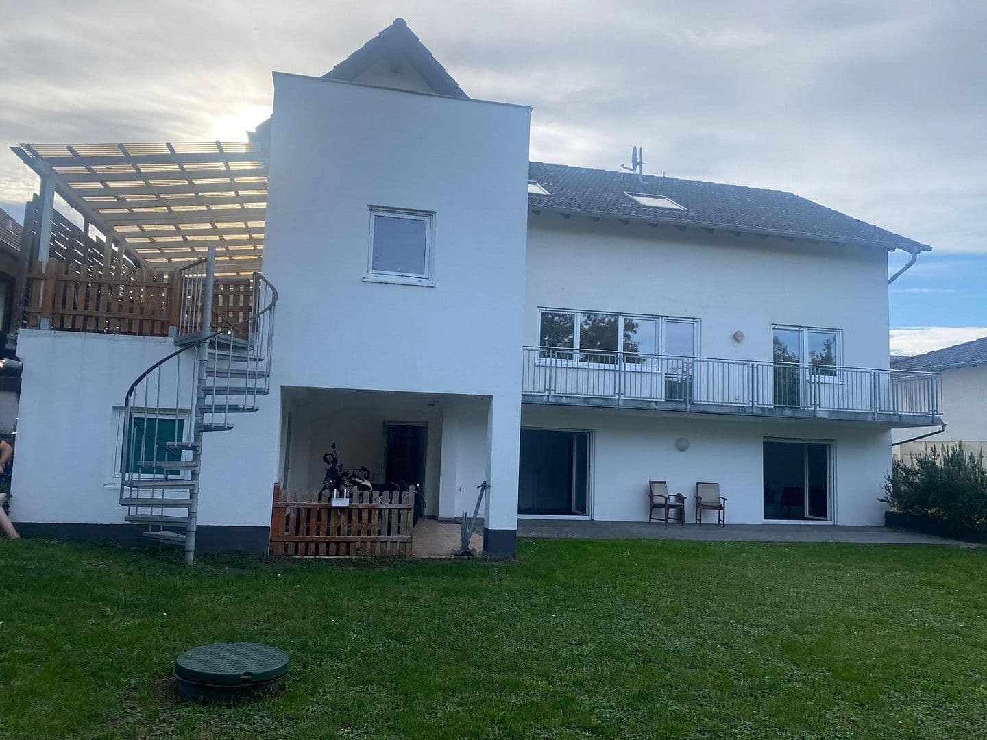 Predaj domu 210 m², pozemek 402 m², Gau-Bischofsheim, Porýnie-Falcko Predaj domu 210 m², pozemek 402 m², Gau-Bischofsheim, Porýnie-Falcko