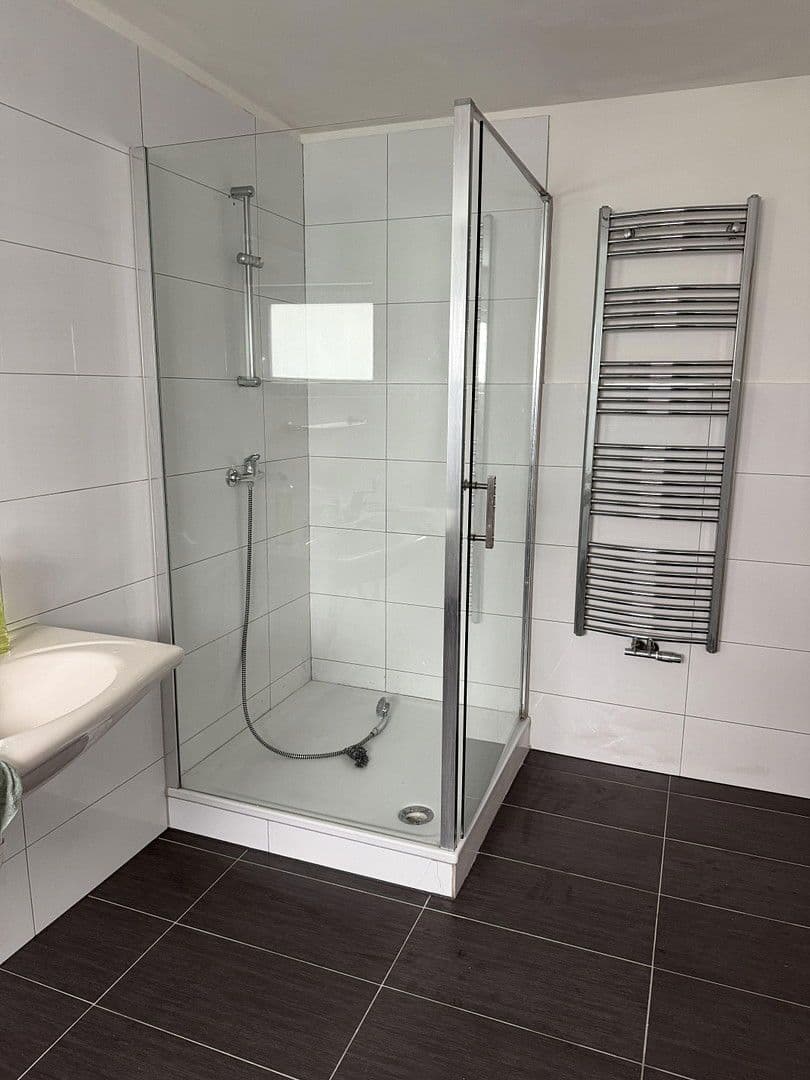 Predaj domu 210 m², pozemek 402 m², Gau-Bischofsheim, Porýnie-Falcko Predaj domu 210 m², pozemek 402 m², Gau-Bischofsheim, Porýnie-Falcko