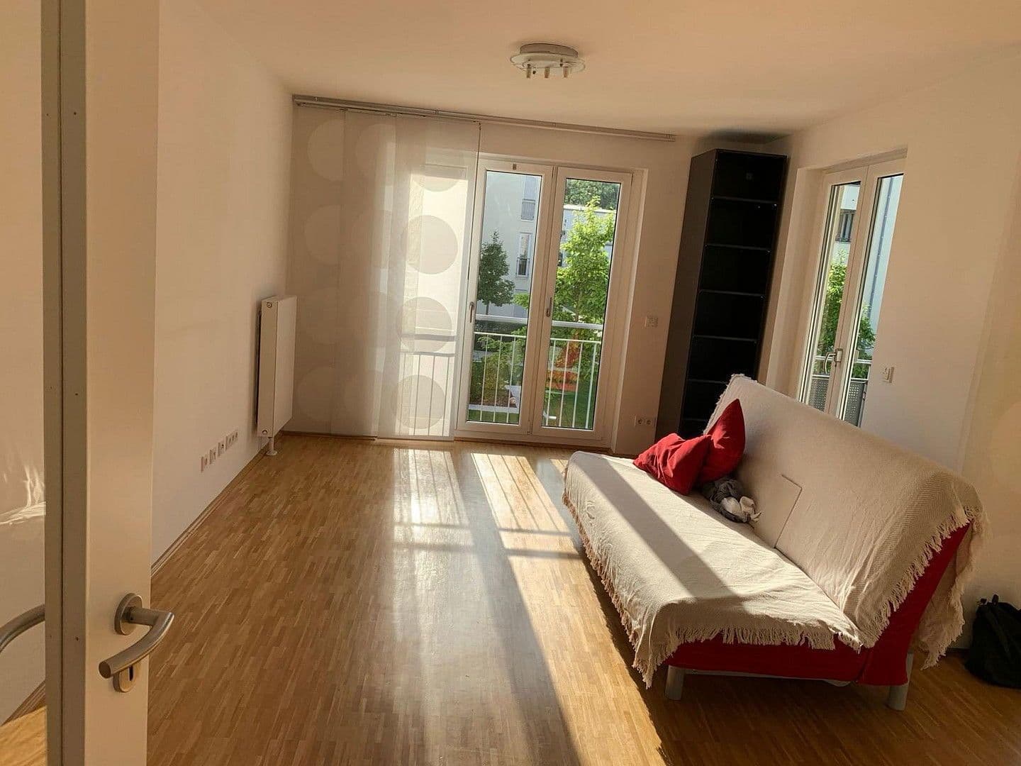 Prenájom bytu 3-izbový 100 m², Margit-Schramm-Straße 8,, München, Bavorsko Prenájom bytu 3-izbový 100 m², Margit-Schramm-Straße 8,, München, Bavorsko