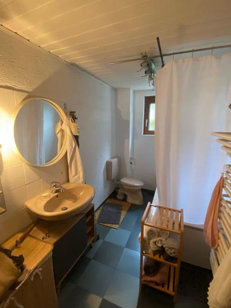 Prenájom bytu 4-izbový 126 m², Jestetten, Bádensko-Wurttembersko Prenájom bytu 4-izbový 126 m², Jestetten, Bádensko-Wurttembersko