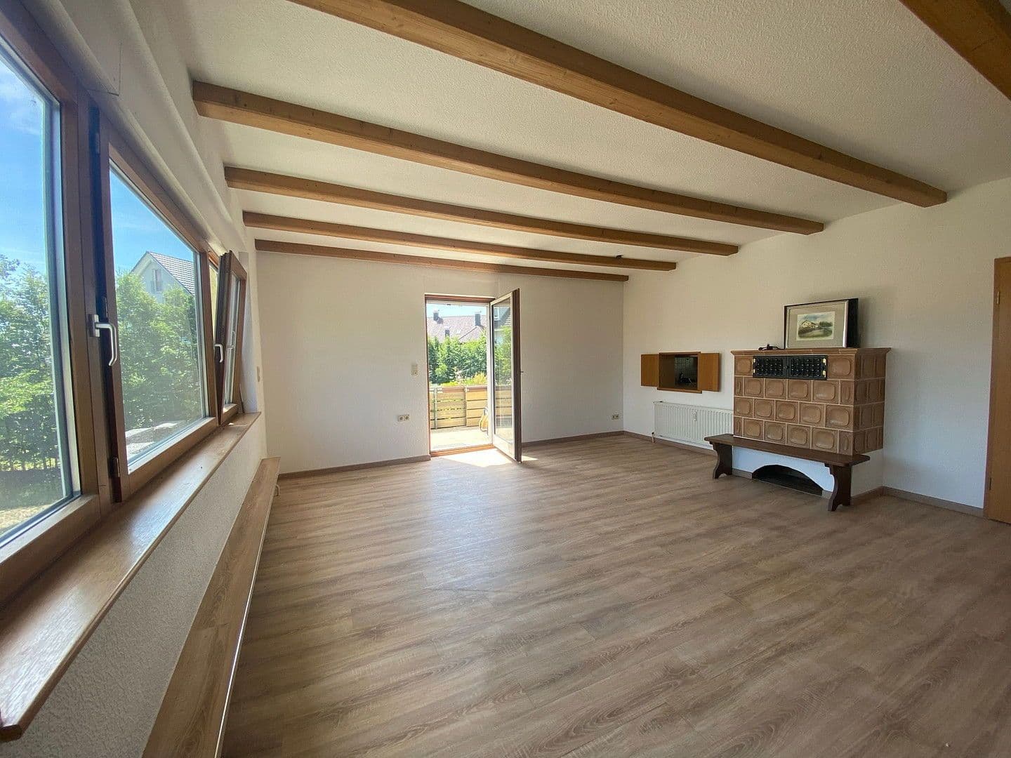 Prenájom bytu 4-izbový 126 m², Jestetten, Bádensko-Wurttembersko Prenájom bytu 4-izbový 126 m², Jestetten, Bádensko-Wurttembersko