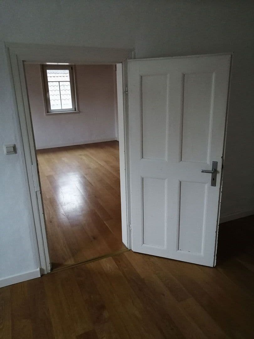 Prenájom bytu 3-izbový 100 m², Hauptstr. 35, Wettenberg, Hesensko Prenájom bytu 3-izbový 100 m², Hauptstr. 35, Wettenberg, Hesensko