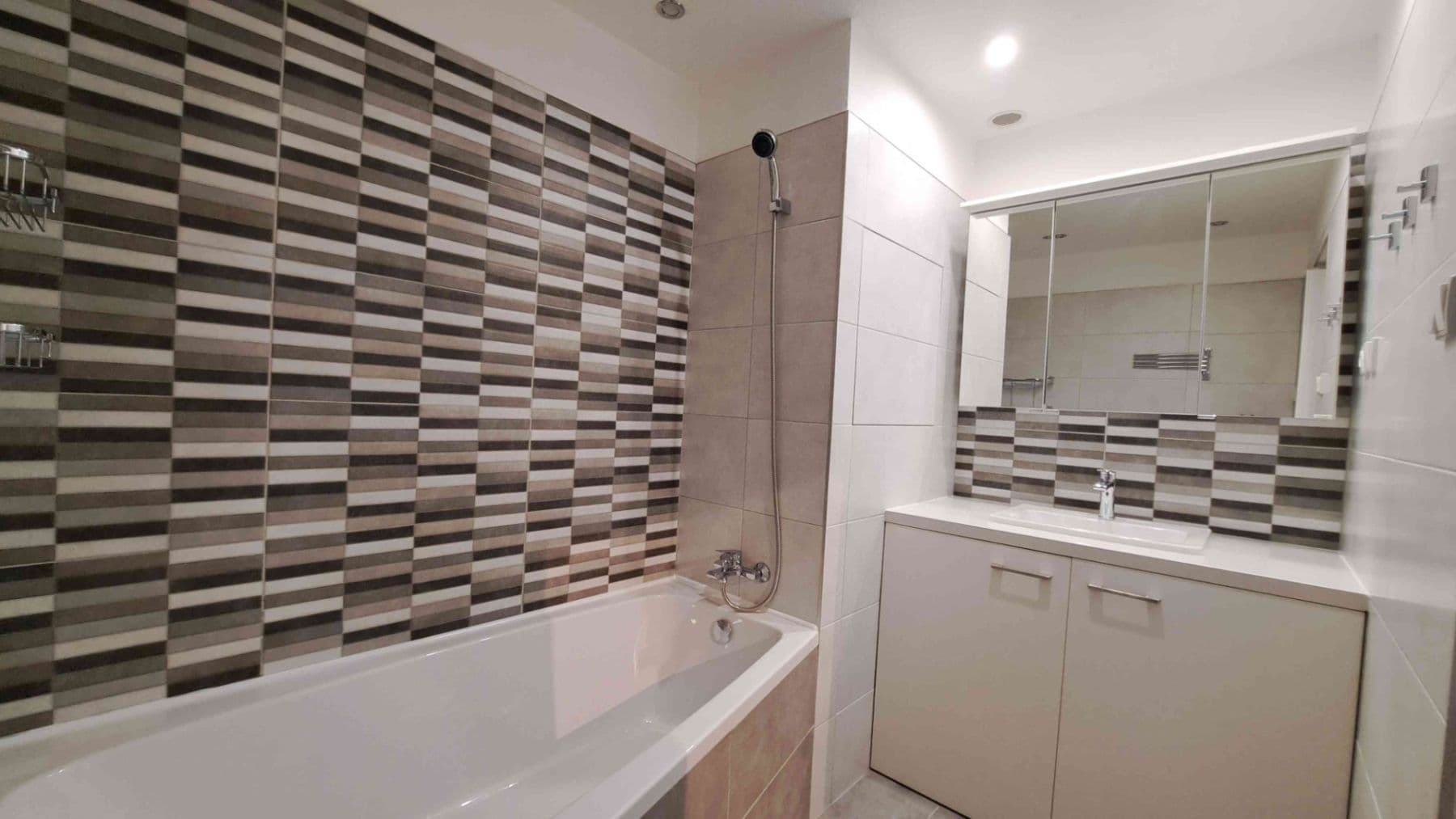 Prenájom bytu 3-izbový 75 m², Na Jílech, Česká Lípa, Liberecký kraj Prenájom bytu 3-izbový 75 m², Na Jílech, Česká Lípa, Liberecký kraj