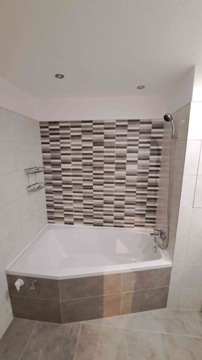 Prenájom bytu 3-izbový 75 m², Na Jílech, Česká Lípa, Liberecký kraj Prenájom bytu 3-izbový 75 m², Na Jílech, Česká Lípa, Liberecký kraj