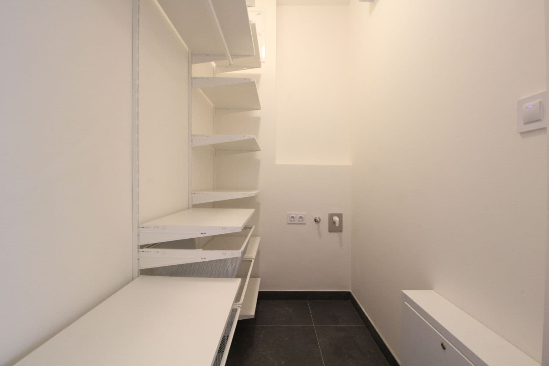 Prenájom bytu 1-izbový 43 m², Choceradská, Praha, Praha Prenájom bytu 1-izbový 43 m², Choceradská, Praha, Praha