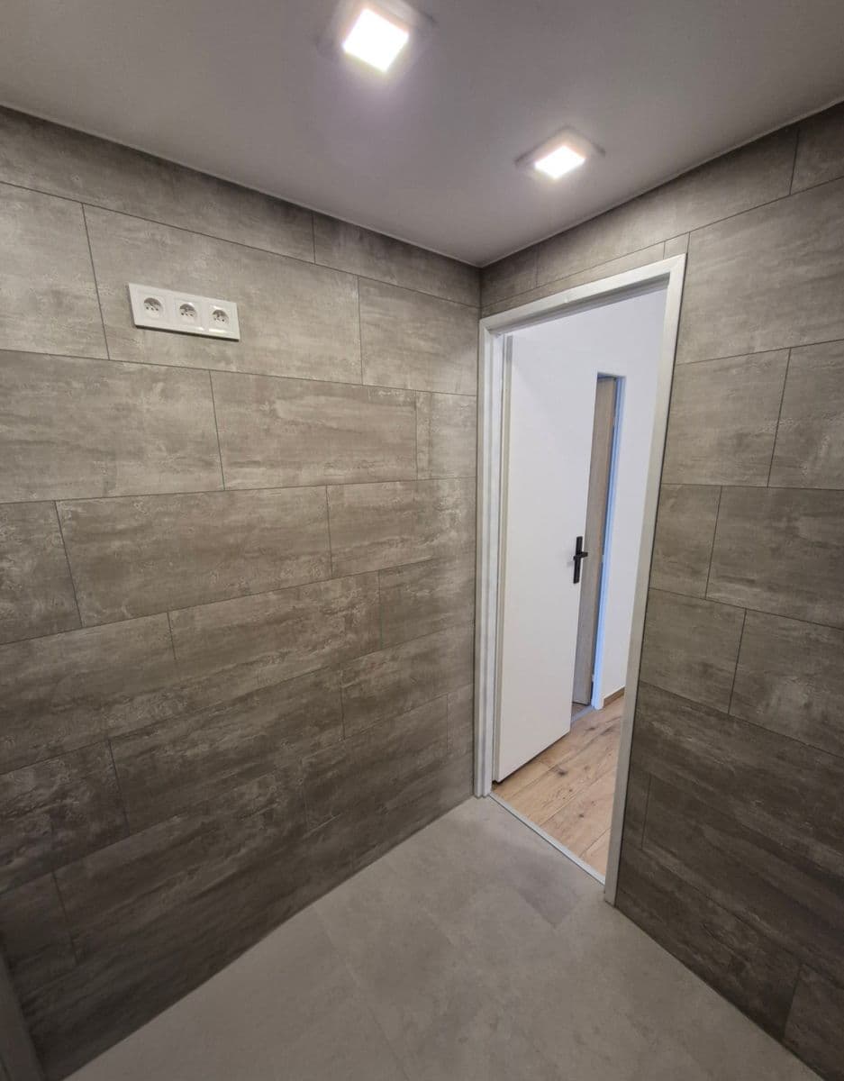 Predaj bytu 3-izbový 73 m², Průběžná, Praha, Praha Predaj bytu 3-izbový 73 m², Průběžná, Praha, Praha