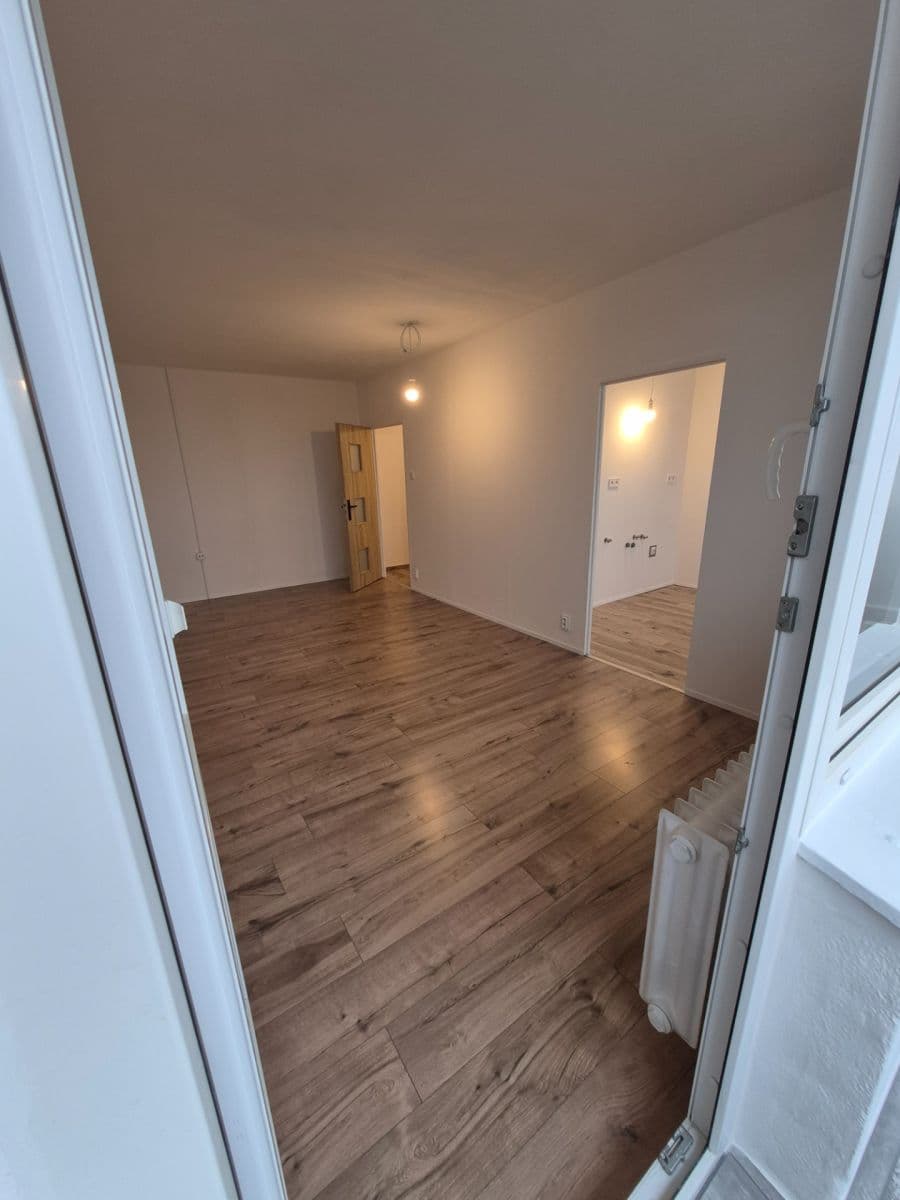 Predaj bytu 3-izbový 73 m², Průběžná, Praha, Praha Predaj bytu 3-izbový 73 m², Průběžná, Praha, Praha