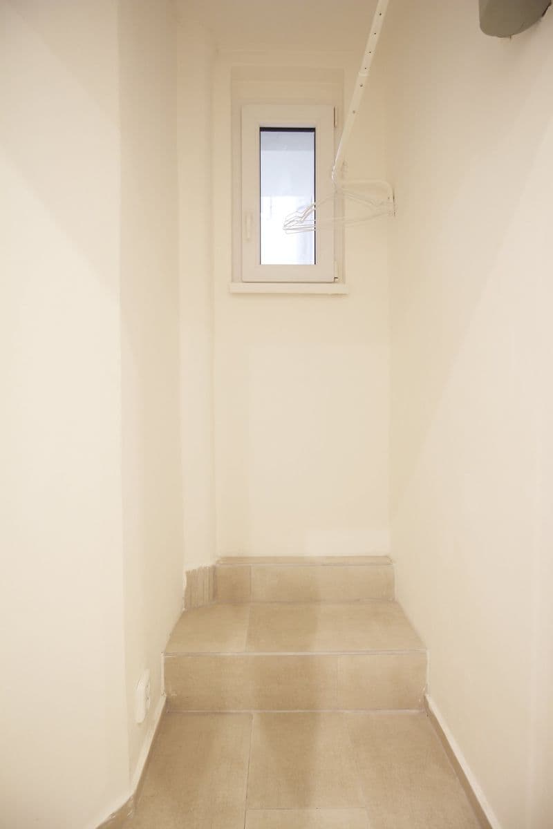 Prenájom bytu 2-izbový 66 m², Tusarova, Praha, Praha Prenájom bytu 2-izbový 66 m², Tusarova, Praha, Praha