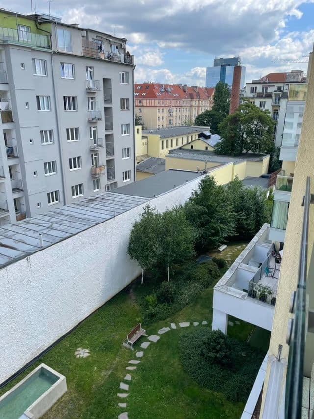 Prenájom bytu 2-izbový 47 m², Komunardů, Praha, Praha Prenájom bytu 2-izbový 47 m², Komunardů, Praha, Praha