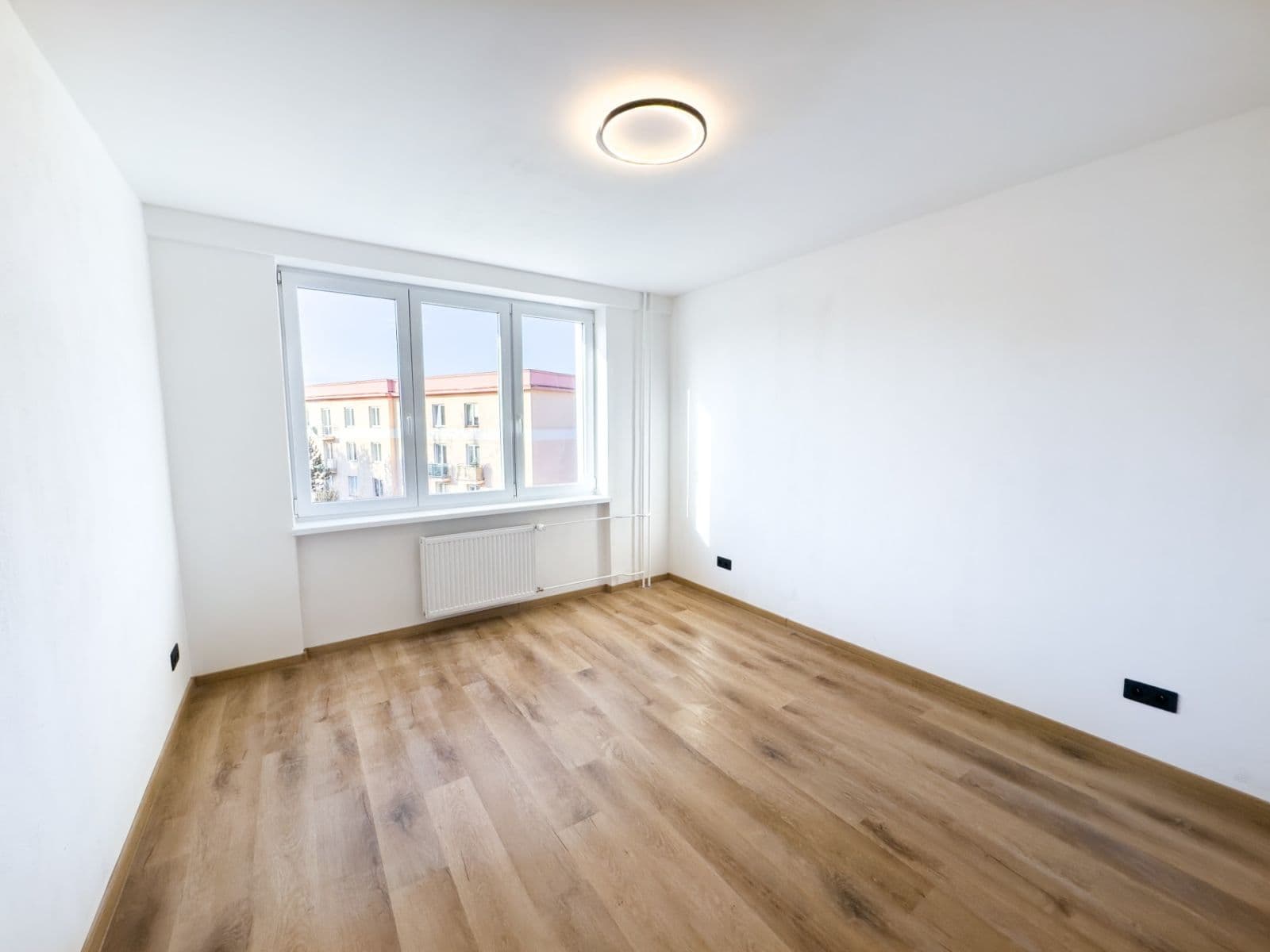 Predaj bytu 3-izbový 53 m², náměstí Generála Píky, Plzeň, Plzeňský kraj Predaj bytu 3-izbový 53 m², náměstí Generála Píky, Plzeň, Plzeňský kraj