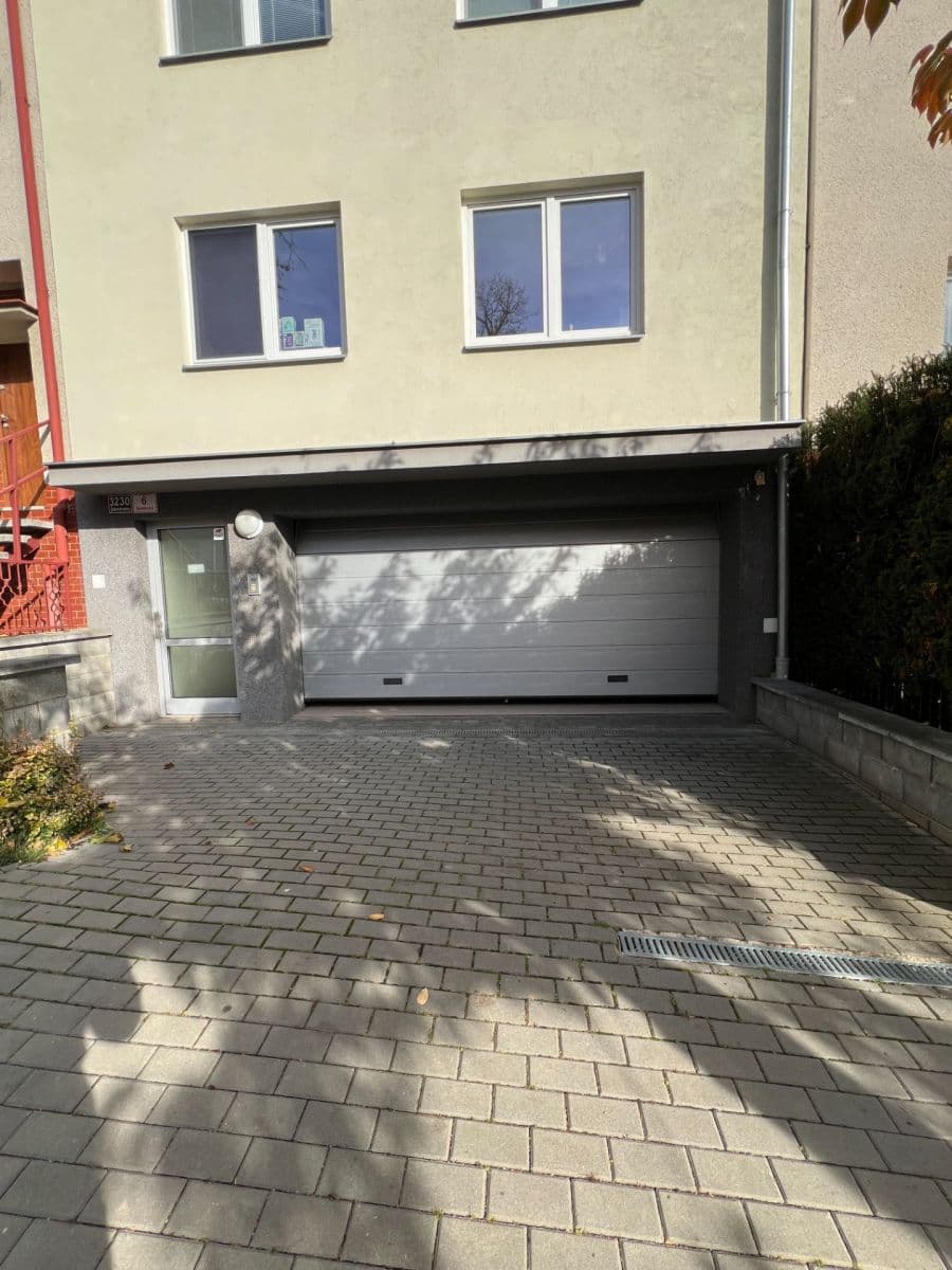 Prenájom garáže 32 m², Zemkova, Brno, Jihomoravský kraj Prenájom garáže 32 m², Zemkova, Brno, Jihomoravský kraj